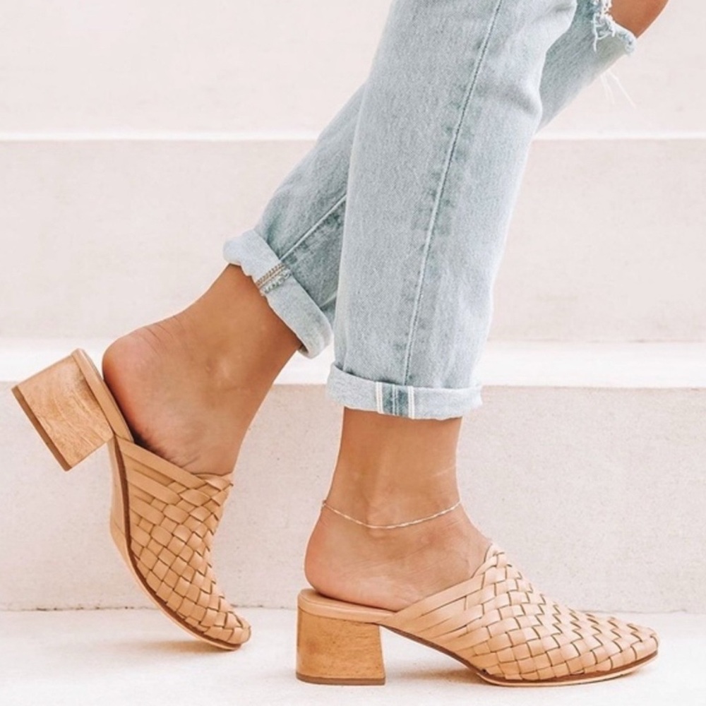 NWT LIBERTE leather woven mule size 7